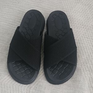 Like New Vivaia Izzy Sandals